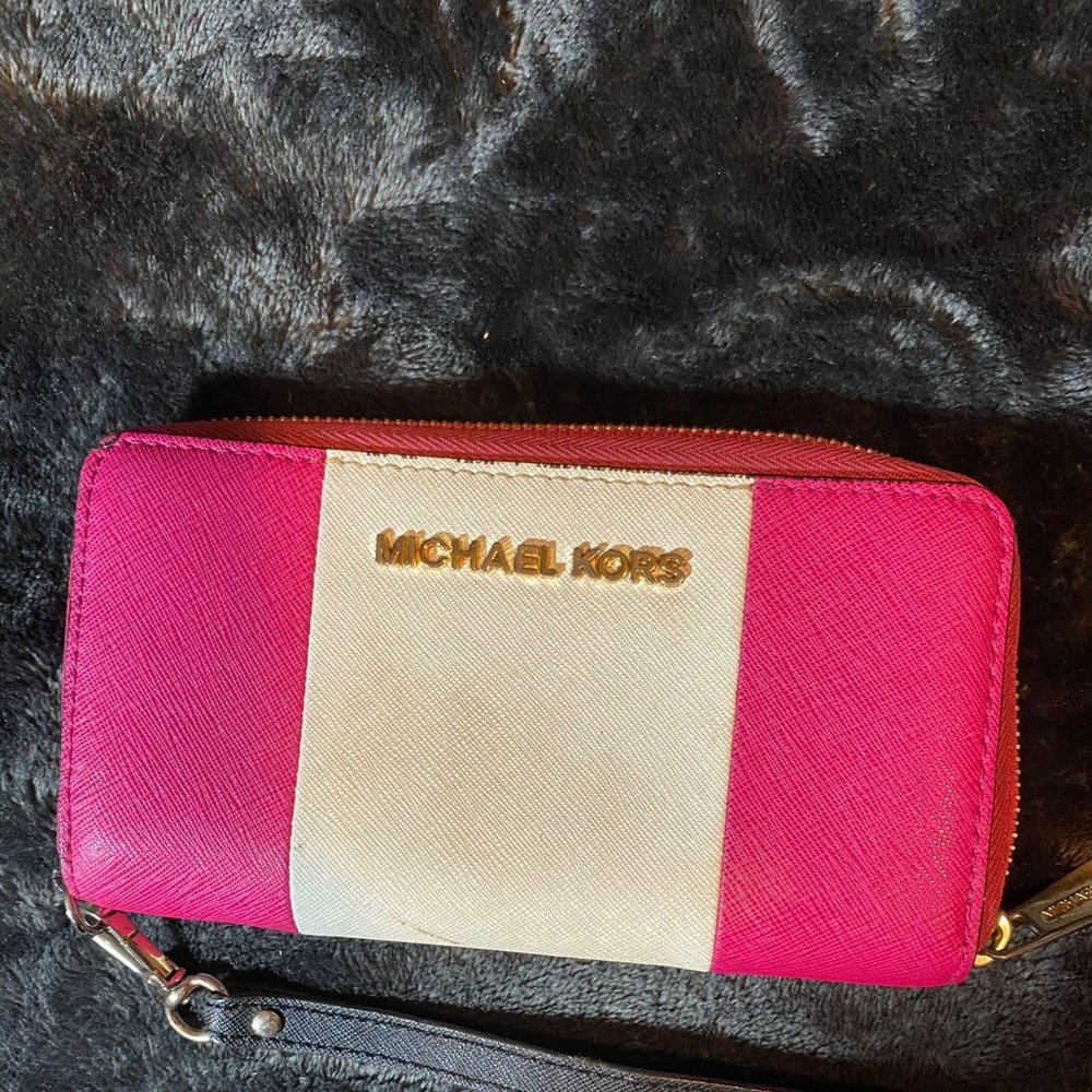 Michael Kors Wristlet Wallet